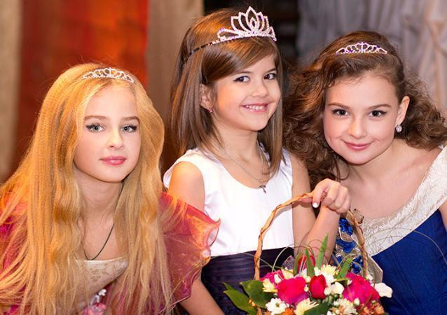 ИГРОВАЯ ПРОГРАММА «КОНКУРС КРАСОТЫ»
